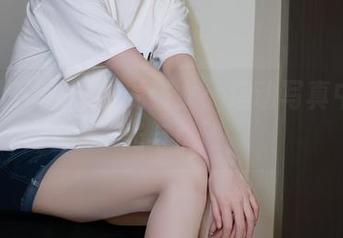 微密圈 – 遇见白龙猫女：运动写真中的微光与优雅