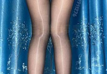 微密圈 – 白龙猫女为你带来福利：资深复古咖啡色丝大赏！