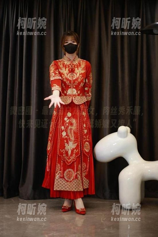 微密圈 - 最新的白龙猫女，肉丝秀禾服，快来见证什么叫做“既娇嫩又撩人”