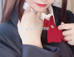 这位神探火狸狸的纯白图片，在线等我想了多久？