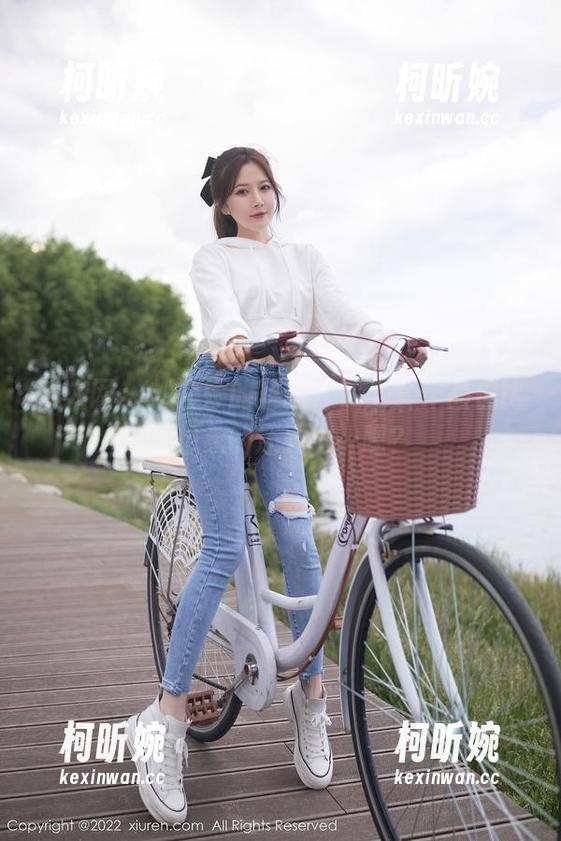 秀人网 - 刘婷婷的圣诞，是全套作品但比我想象的还要……嗯？