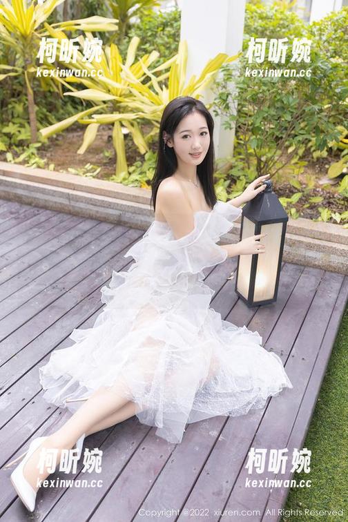 秀人网 - 梓萱Crystal的职业装，免费试看：下载这些神奇衣服后，是不是可以顺便加个薪水？