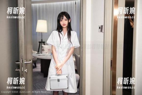 秀人网 - 油田溪溪的美足私拍：别人家的模特啥时候也这样？