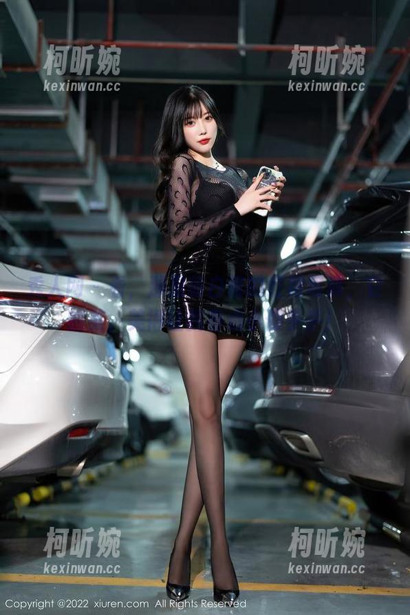 秀人网 - 看，那是萌白酱的红裙写真，它的美，美得让我有点小傻乎乎！