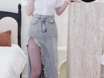 秀人网 – 当黑丝邂逅雨儿baby：美图的另一面，谁还在意光？