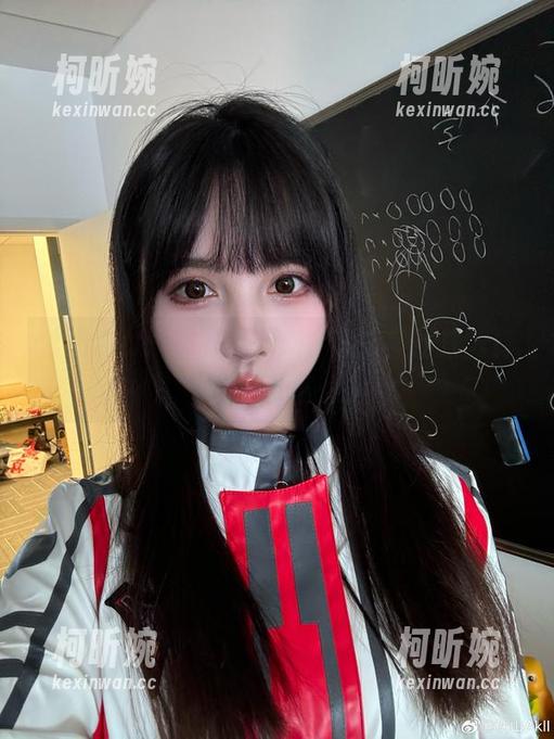 秋山AkI 秋山AkI:不需要圣光,就能美丽成为修女的代言人