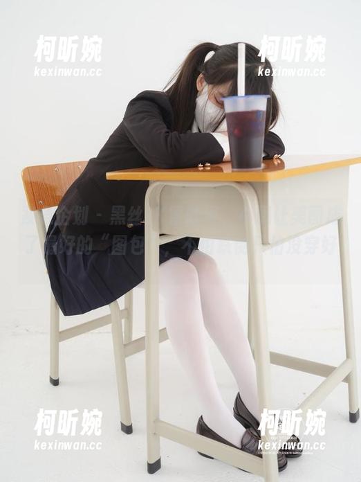 紧急企划 - 黑丝JK冒险记，小恩让美图成了最好的“图包”，不怕跌倒只怕没穿好。
