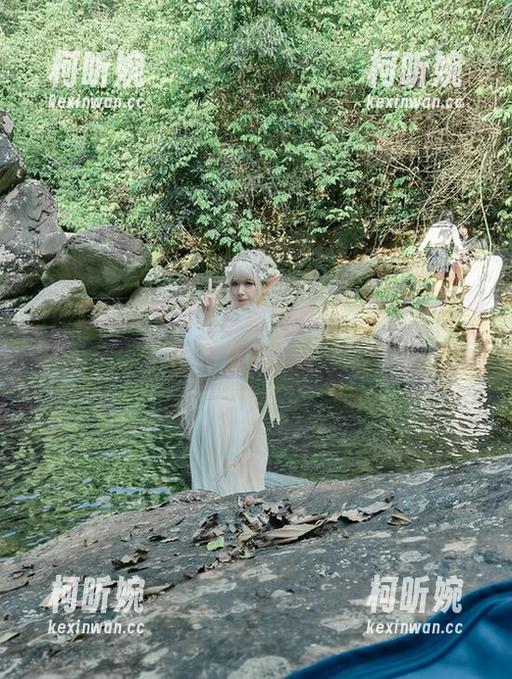 自闭颜球球写真：优雅与尴尬，在林中精灵的图集中交锋！