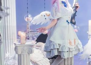 免费美图冲击波：艾西Aiwest就是这么会玩初音和粉蝶花的！
