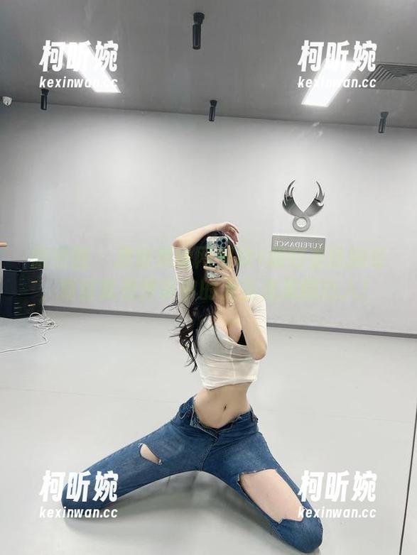 葛征 微密圈 - 顶级黑丝网洞袜+超好看抹胸装,葛征就是传说中的无圣光美图达人!