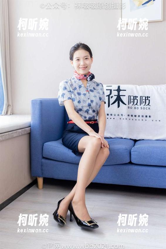 袜啵啵 - 最新照片中，小甜豆为何把建行行服穿得如此动人？我也想偷偷学学！