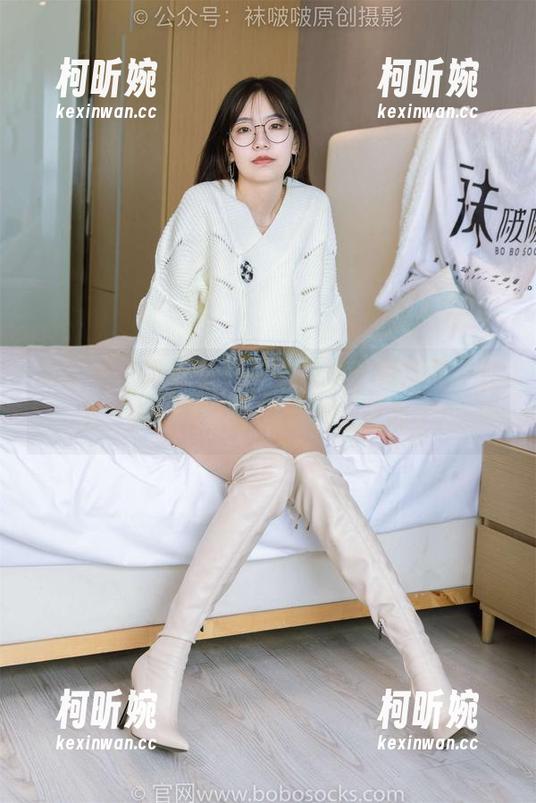 袜啵啵-熊熊 袜啵啵 - 高清看熊熊的灰丝,竟然忍不住想多瞅几眼,这画面感太强烈了!