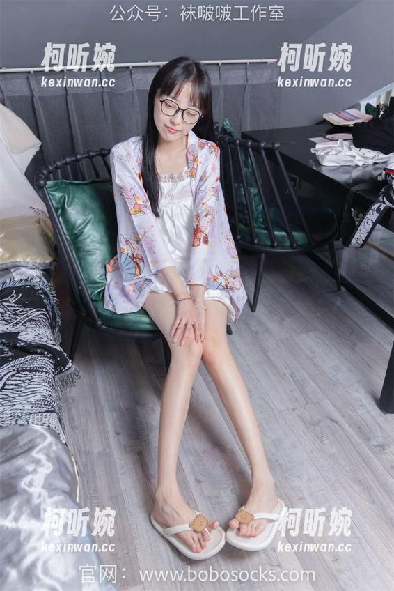 袜啵啵-熊熊 袜啵啵 - 已经无法抗拒的福利:熊熊的裸足图集,想偷偷攒起来!