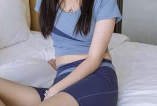袜啵啵 – 甜甜圈的泳池写真，来吧，下载它！不过小心别滑倒哦
