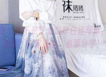 袜啵啵 – 这不是芝士的厚白丝写真，这是她的‘花絮直播’必要分享！
