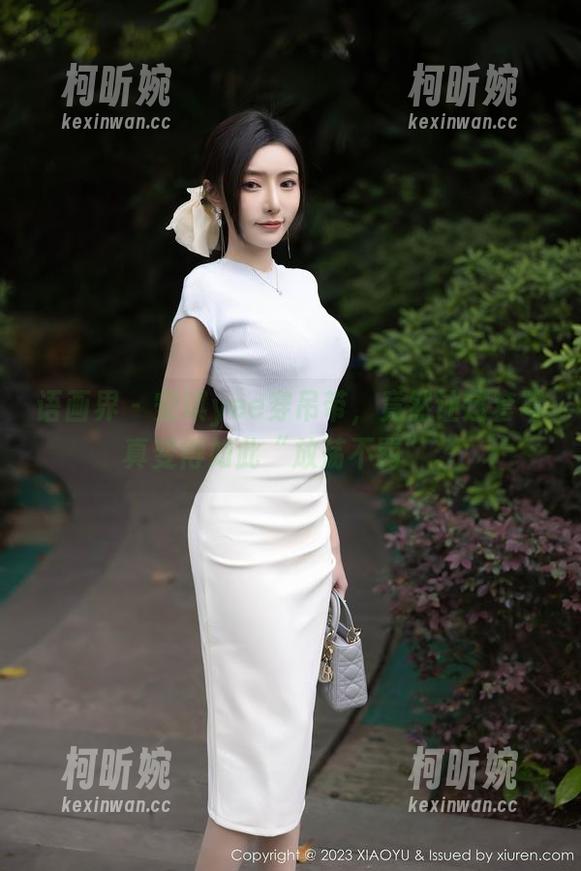 语画界 - 安琪yee穿吊带，竟然让这套写真变得如此“放荡不羁”。
