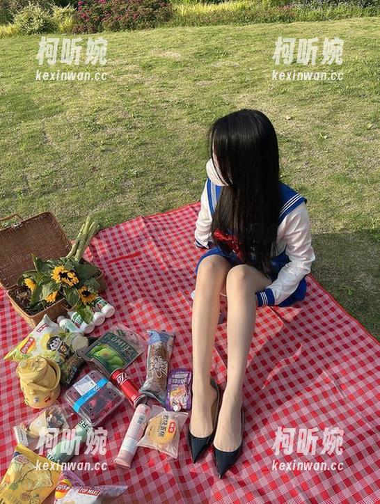 微密圈 - 听说软妹小九九的网盘里存了一堆秘书写真，准备搞点恶搞吗？