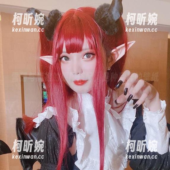 雪猫与旗袍的原图搭配，是种别样的壁纸美学。