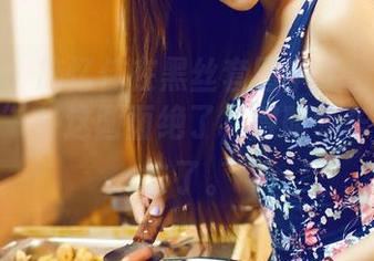 青豆客 – 施忆佳在黑丝套图中走出了一条“腿道”！这画面绝了，得叫专车来送我去了。