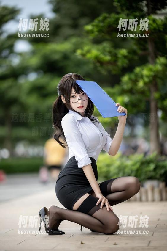 这就是香草喵露露的黑丝萌妹图集，下载前请确认你忍耐力是否在线！